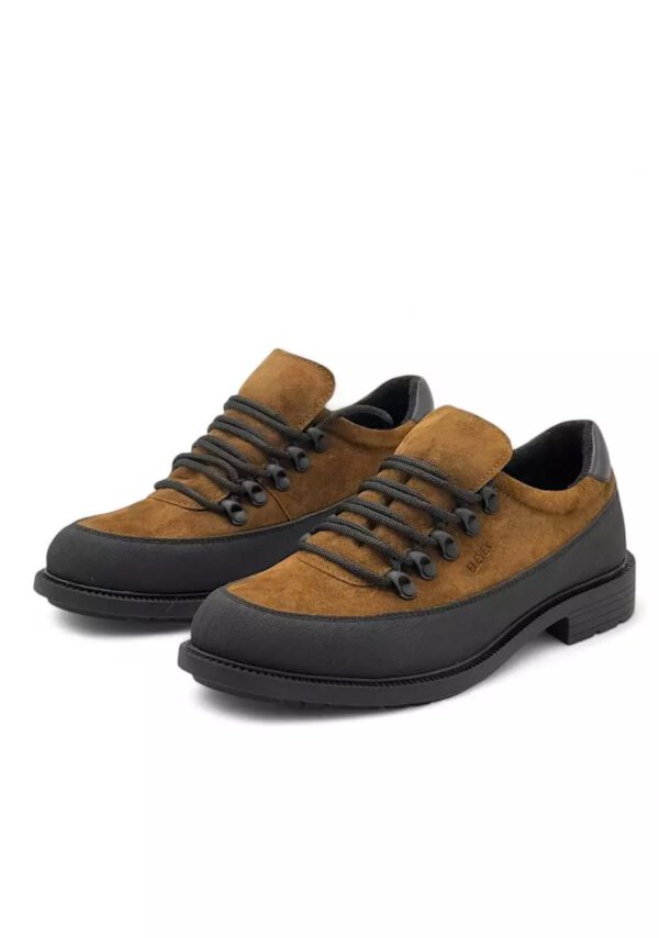 Braun-schwarze Schuhe